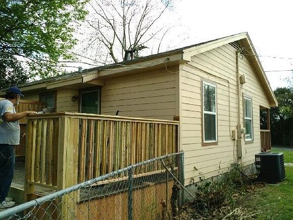 3rd image of 1609 E Avenue G