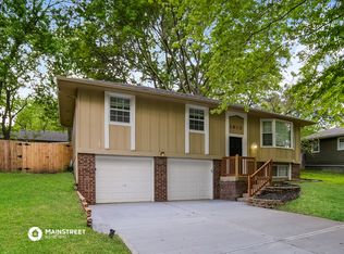 1913 SW Keystone Dr, Blue Springs, MO 64014