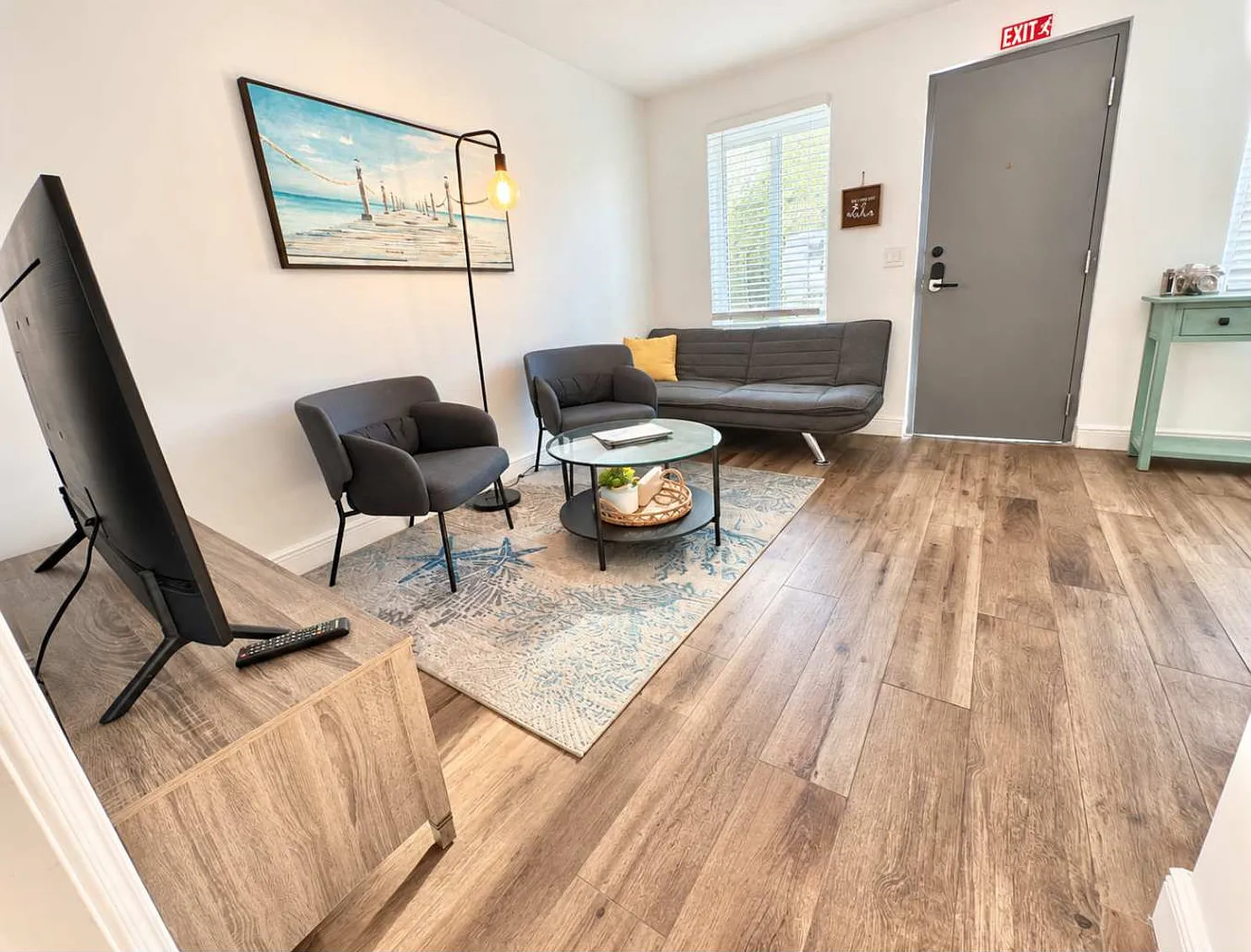 1 bed, 1.0 bath, 592 sqft, $2,436 — Photo 1