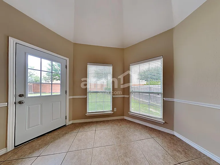 2525 Stone Meadows Dr — Photo 5