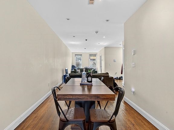4th image of 7 Chesterton St #3