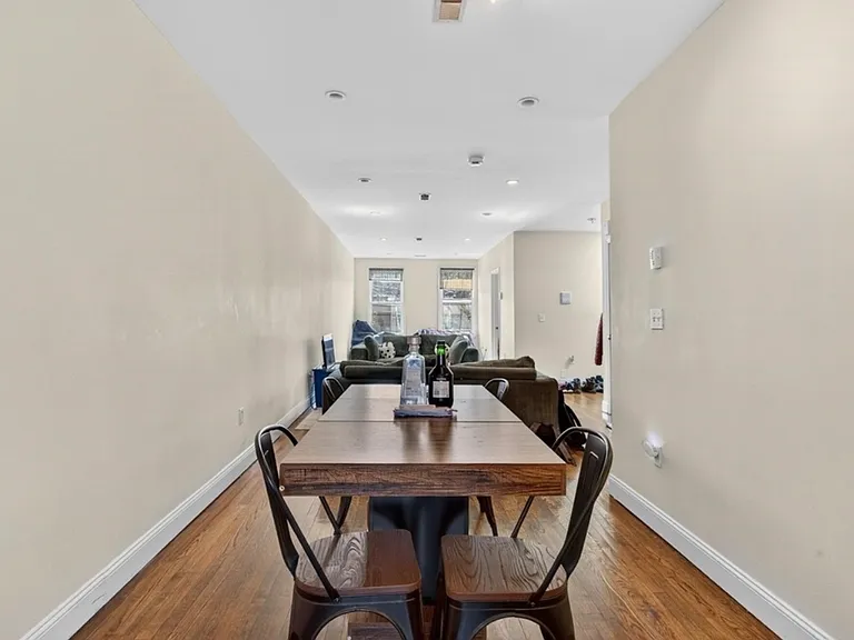 7 Chesterton St #3 — Photo 4