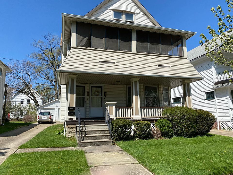 1st image of 1586 Rosewood Ave