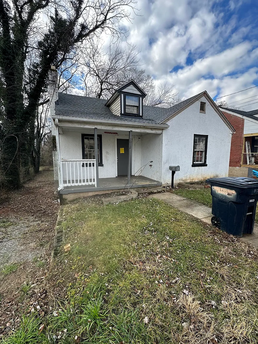 1012 Hunt Ave NW photo 1