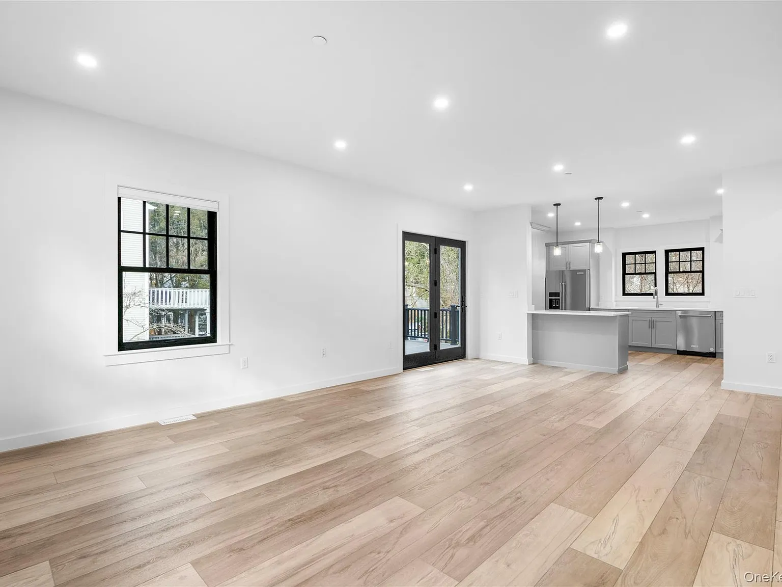 3 bed, 3.0 bath, 1800 sqft, $5,900 — Photo 4
