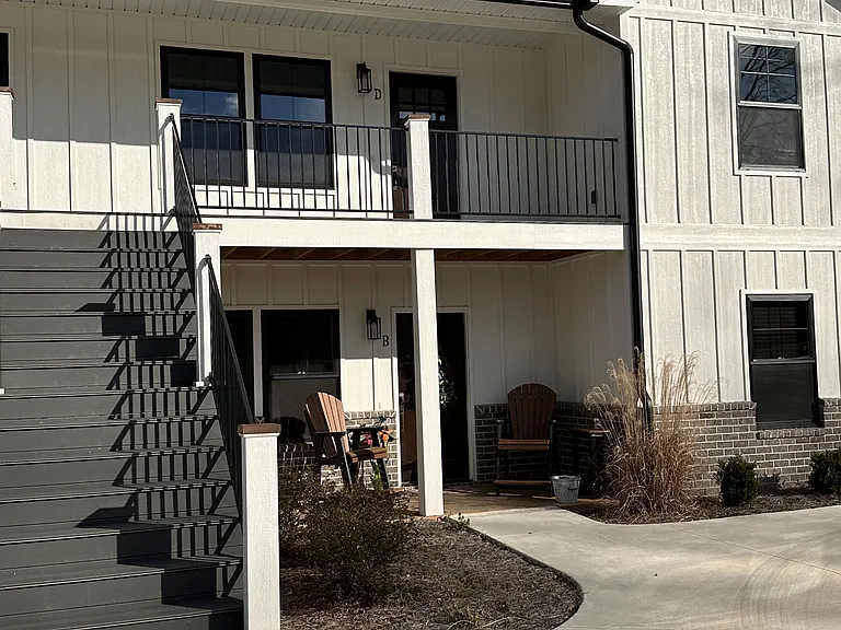 250 N Forest Ave #A — Photo 14