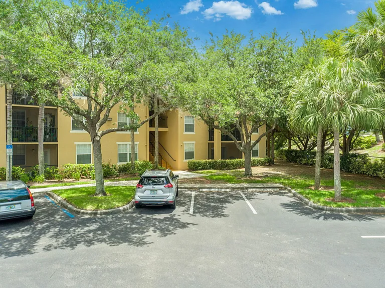 8635 River Homes Ln #305 — Photo 6