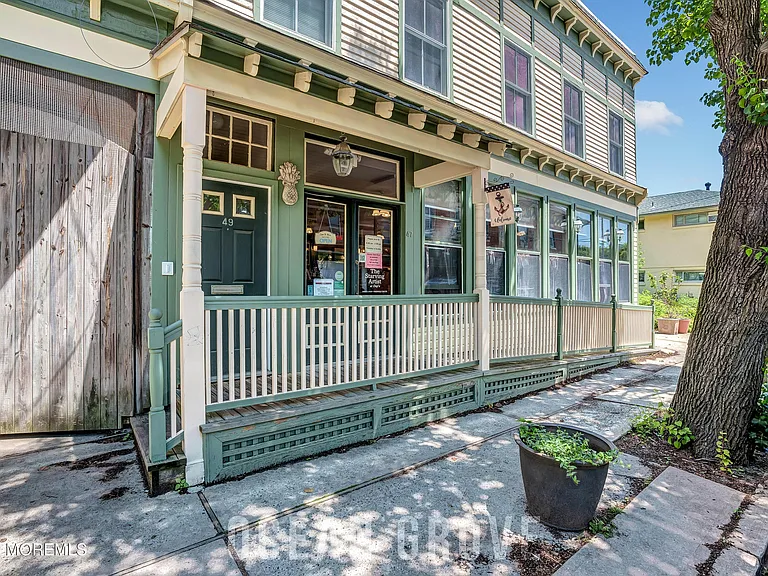 49 Franklin Ave — Photo 69