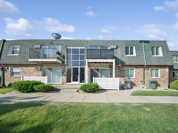 9954 S 84th Ter APT 210, Palos Hills, IL 60465