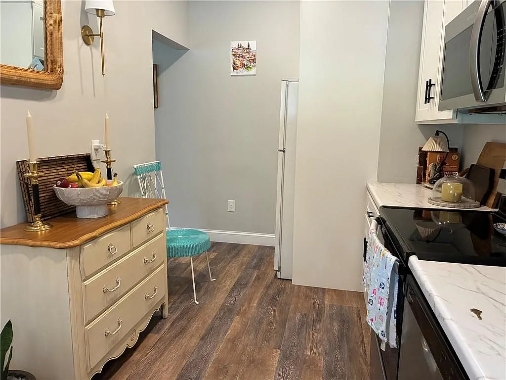 1 bed, 1.0 bath, 1000 sqft, $2,000 — Photo 2