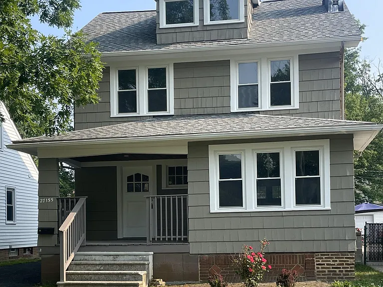 Cute house in great part of Euclid