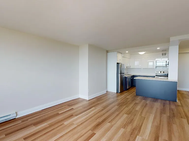 158 Ontario St — Photo 3