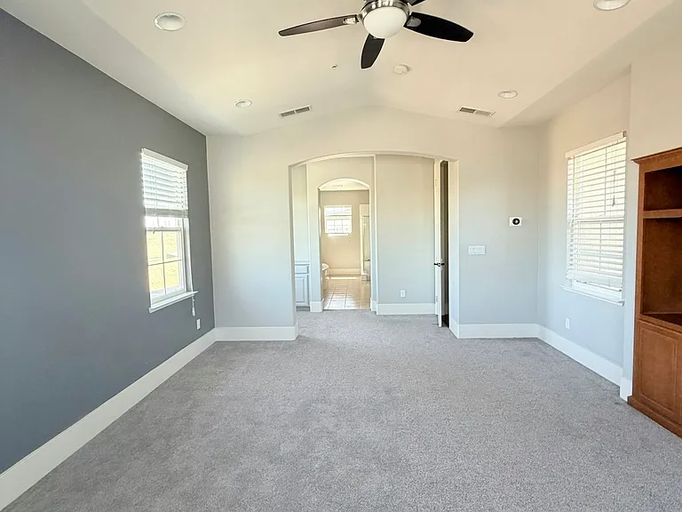 850 Monterey Ct — Photo 18