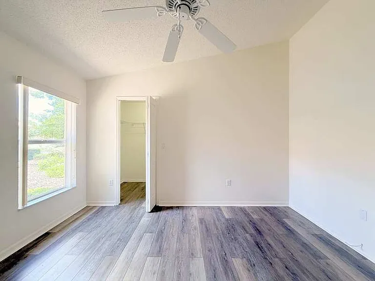 240 Center Oak Cir — Photo 30