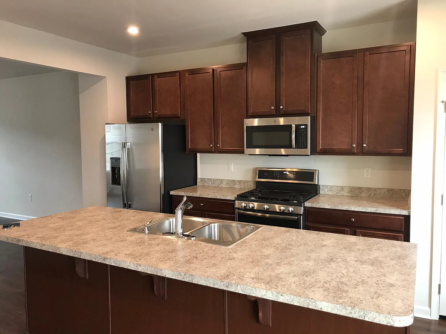 2047 Elm Tree Ct — Photo 2