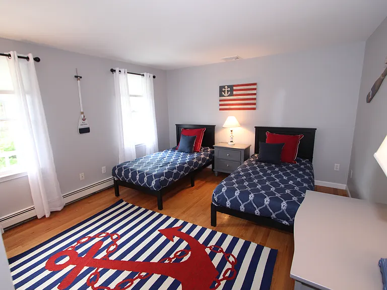 72 Bay Rd — Photo 14