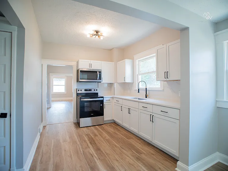 120 N Drury Ave — Photo 2
