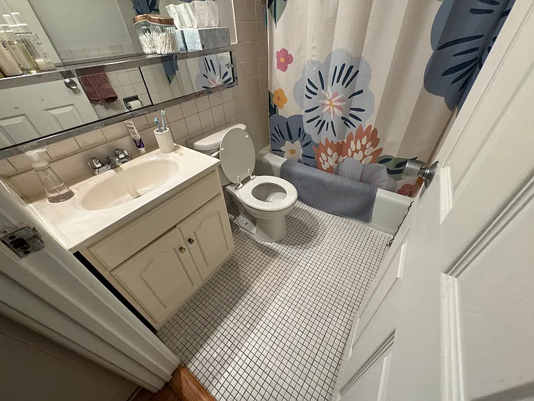 930 W WINONA ST — Photo 11