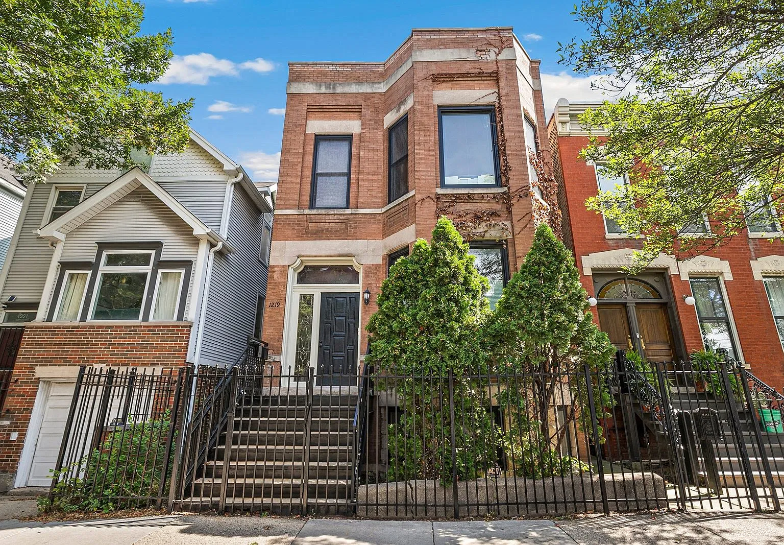 1219 N Damen Ave — Photo 2