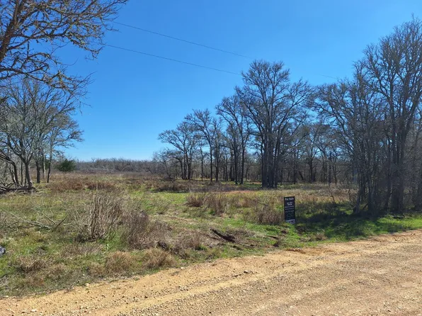 1554 Father Anders Loop, Flatonia, TX 78941