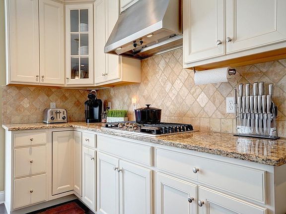 3rd image of 5333 Woodview Way