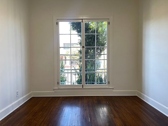4th image of 3000-3006 Kenwood Ave #3000