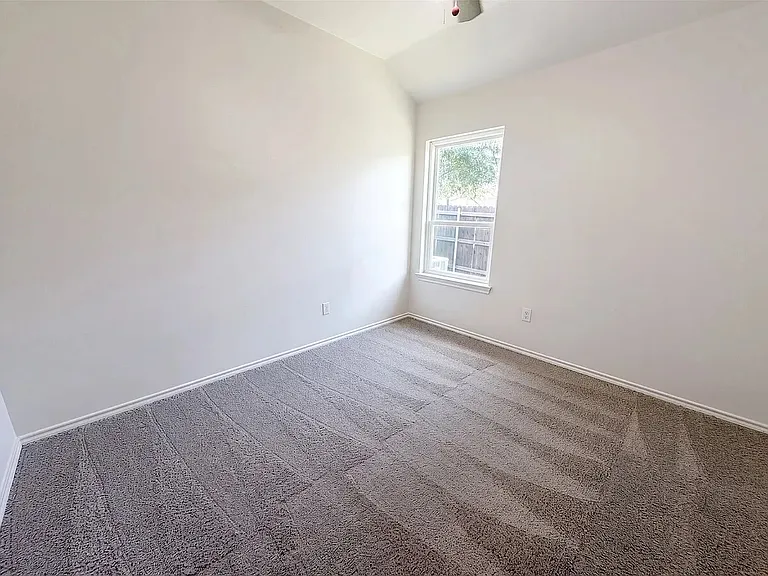 325 Cascade Dr — Photo 11