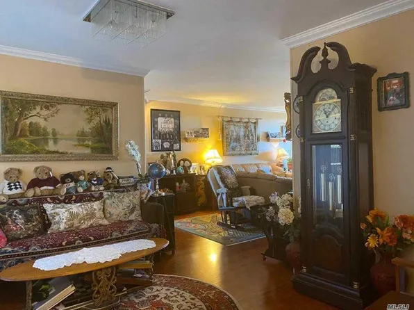 61-20 Grand Central Parkway image 18 of 18