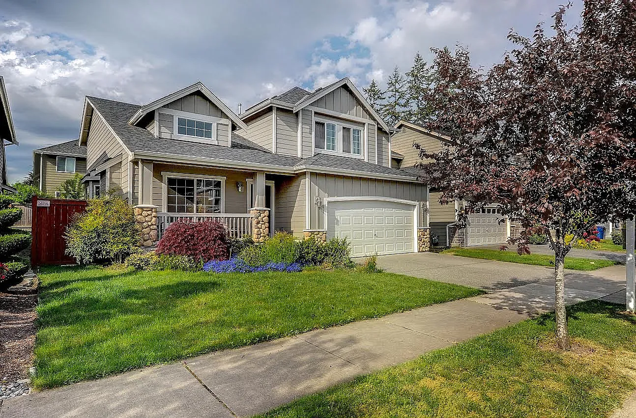 4 bed, 2.5 bath, 2028 sqft, $3,750 — Photo 3