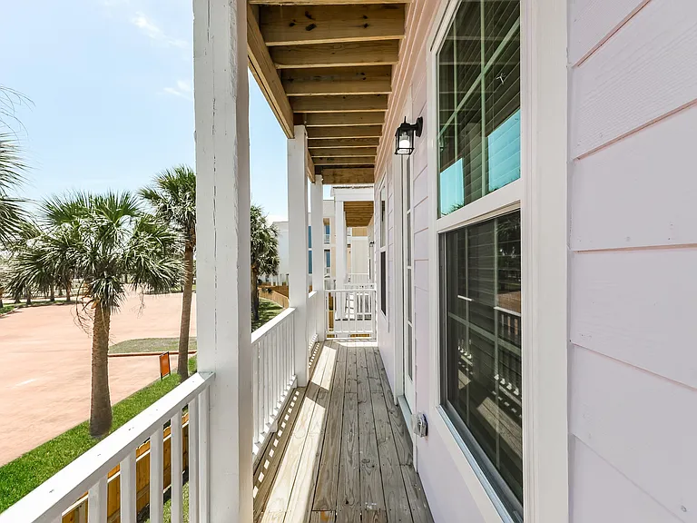 Palm Bay Galveston — Photo 54