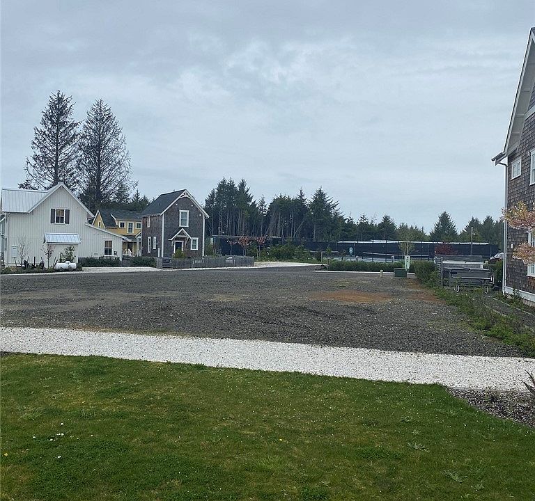 1st image of 12 Horseshoe Ln