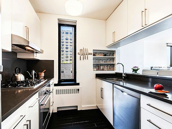 3rd image of 157 E 32nd St APT 20B