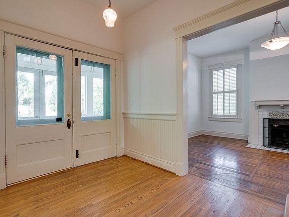 5th image of 1705 Sweetbriar Ave