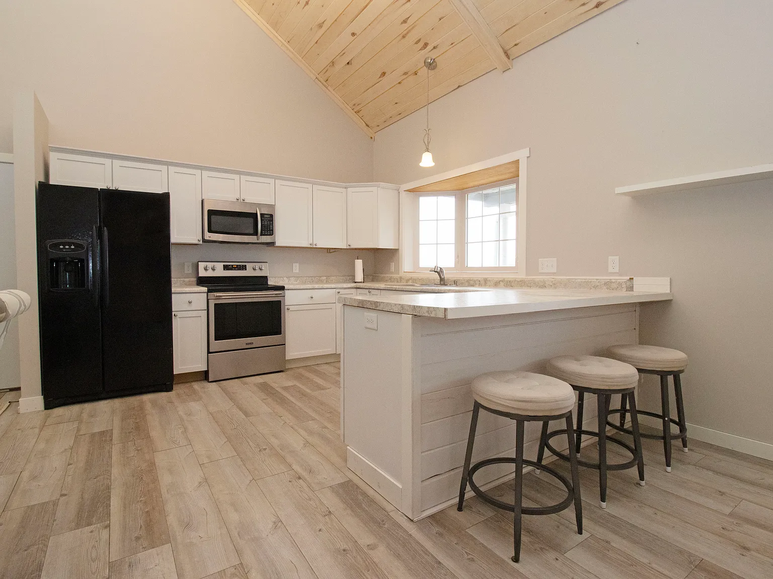 2 bed, 2259 sqft, $2,200 — Photo 2