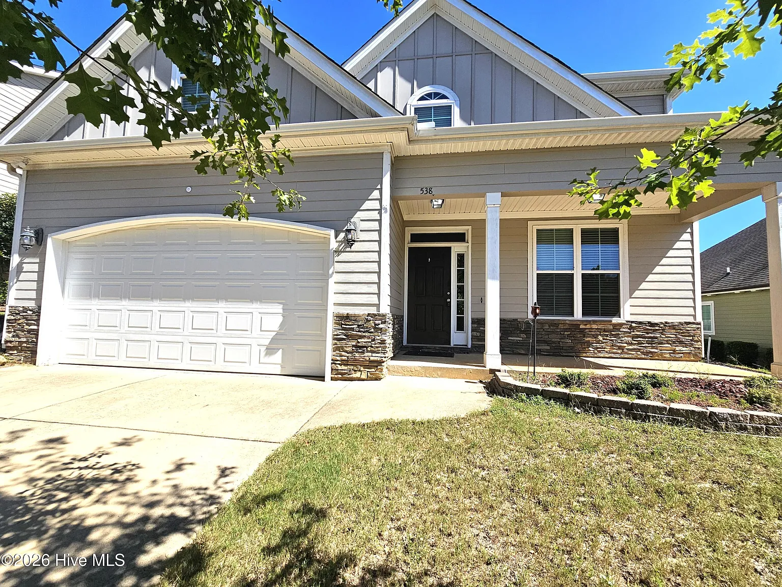 4 bed, 2.5 bath, 2652 sqft, $2,600 — Photo 2
