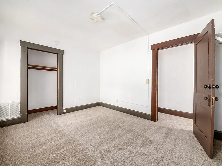 2245 Summit St #2 — Photo 22