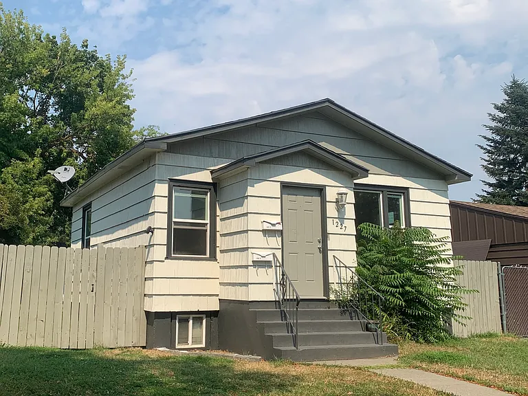 1227 E Augusta Ave #A — Photo 2