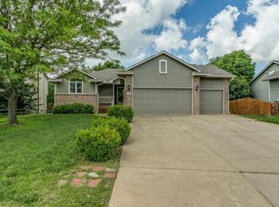 413 N Valley Stream Dr, Derby, KS 67037