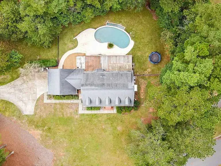 809 Houndslake Dr — Photo 4
