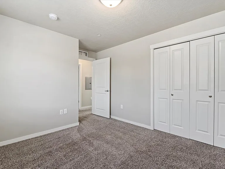 WhistleStop Apartments — Photo 35