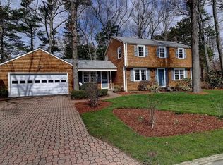 2 Old Chimney Rd, Barrington, RI 02806