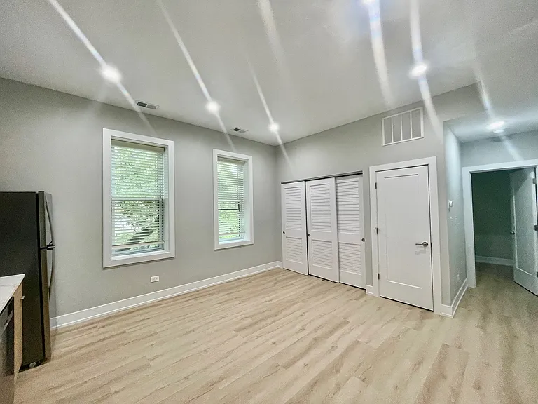 2158 W 18th St #7 — Photo 8