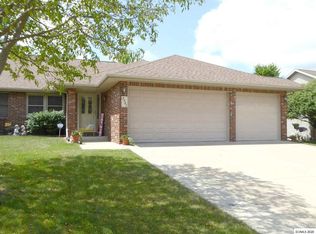 2337 Deerborn Dr, Dubuque, IA 52002