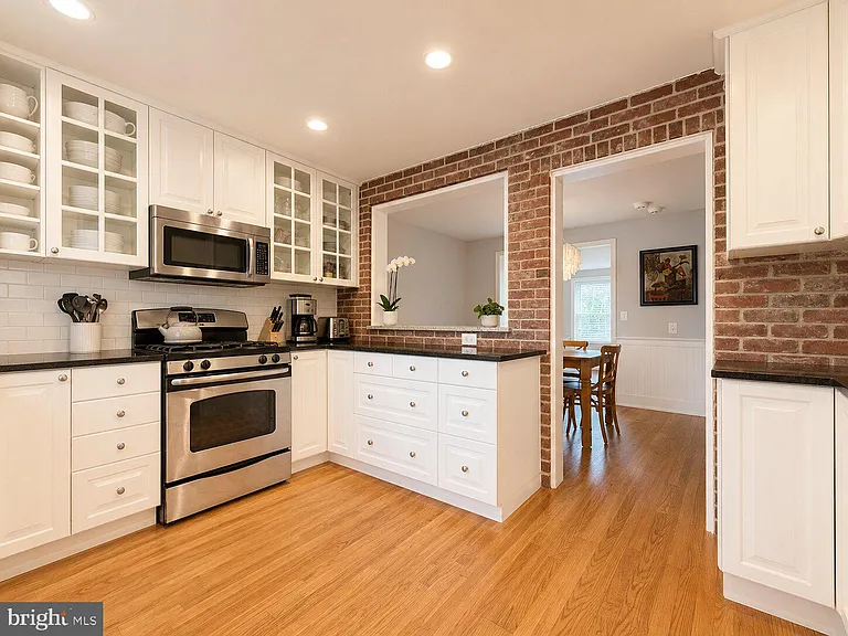 609 S Henry St — Photo 10