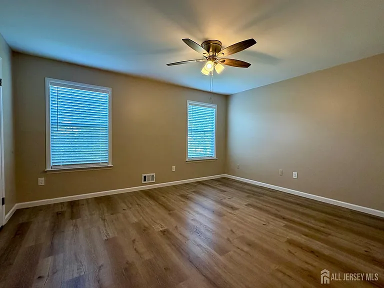 8 Benjamin Franklin Dr #F — Photo 9