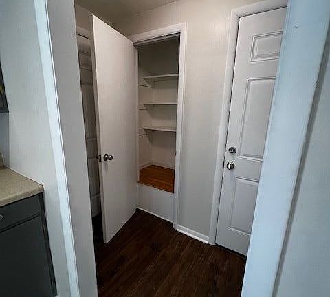 3rd image of 116 W Oak St