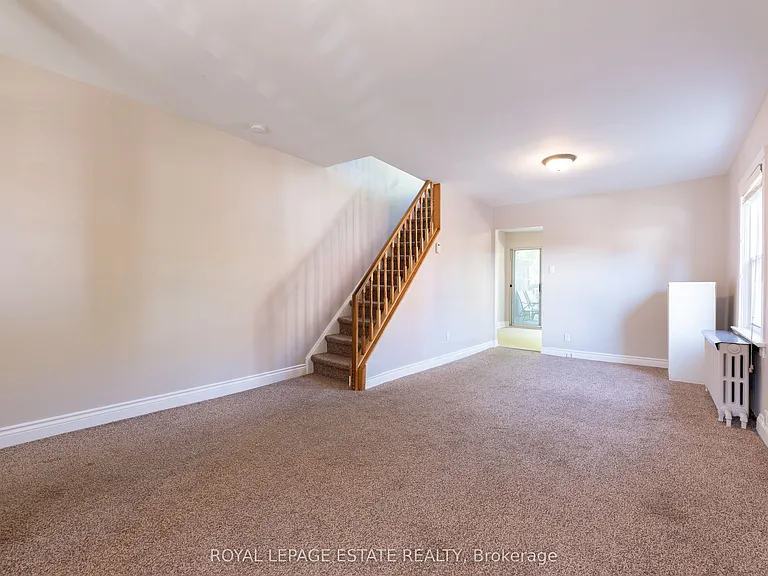 326 Monarch Park Ave — Photo 4