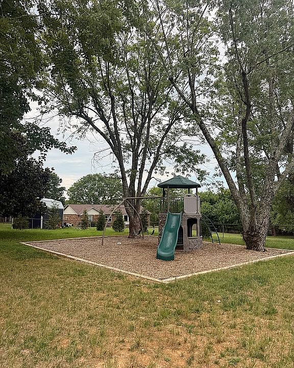 1st image of 704 Loretta Dr