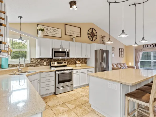 6370 Barclay Ave, Inver Grove Heights, MN 55077