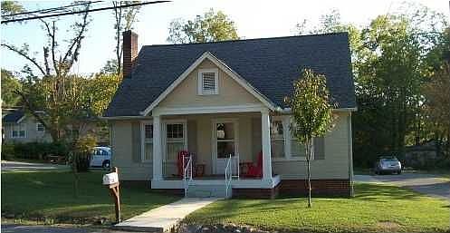 1st image of 208 E Leawood Ave
